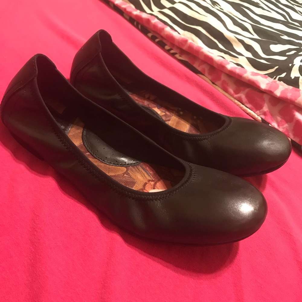 Born Julianne Flats